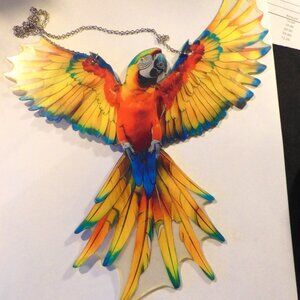 NEW - COLORFUL FLYING PARROT SUN CATCHER
